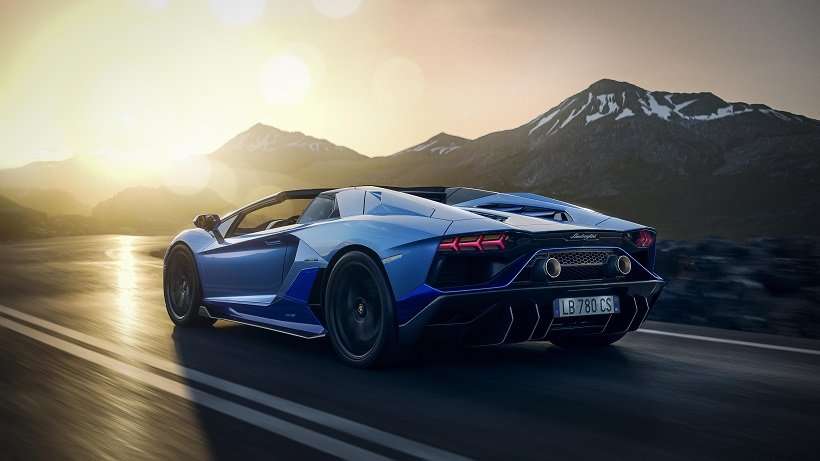 LP 780-4 Lamborghini Aventador Ultimae rear rolling