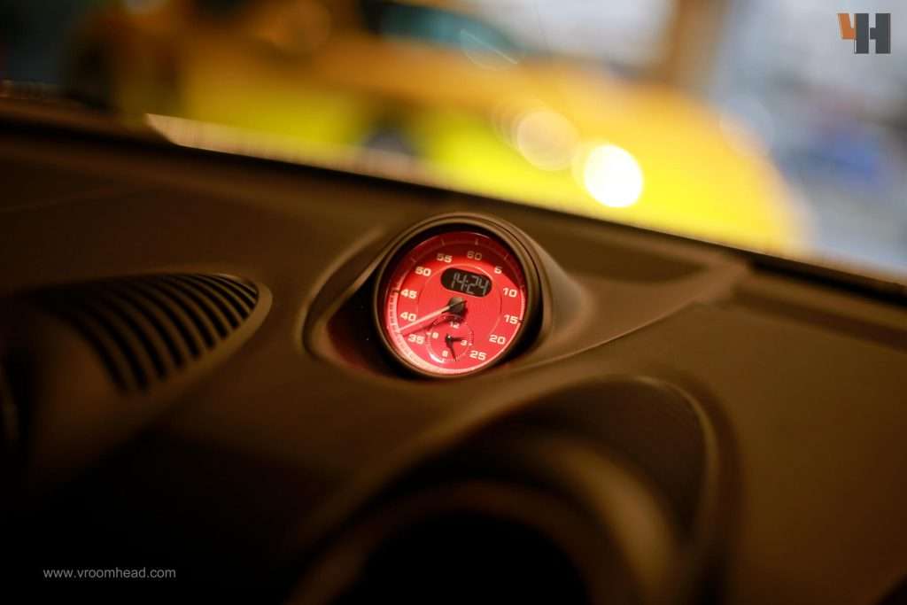 Porsche 718 spyder clock