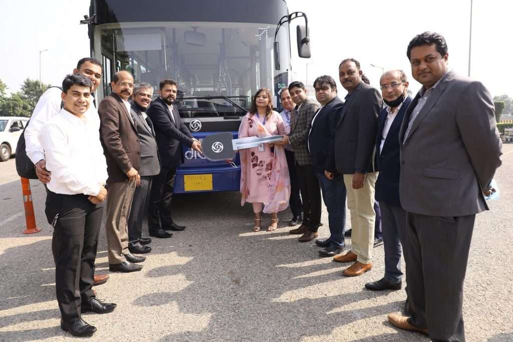 ashok leyland ultra low floor cng bs6 buses at delhi airport