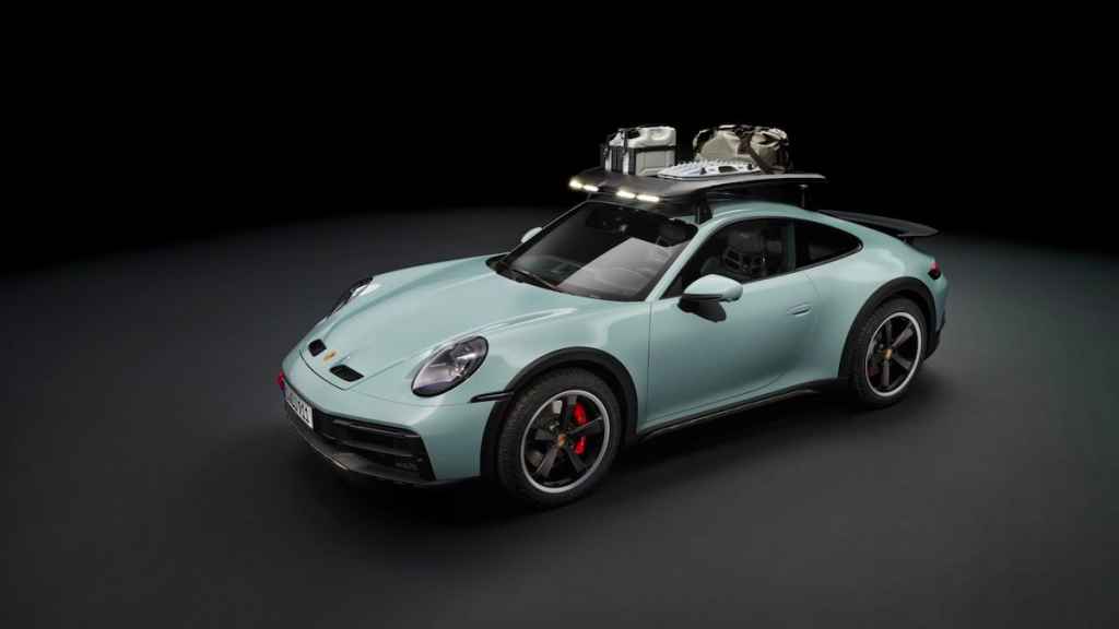 2023 porsche 911 dakar in green colour