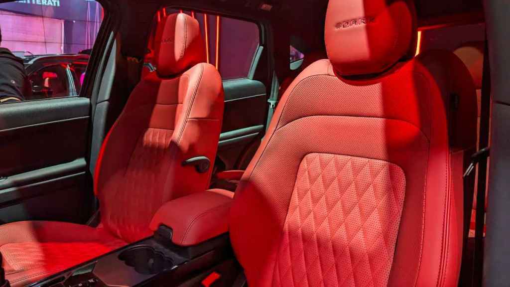 tata harrier red dark edition seat