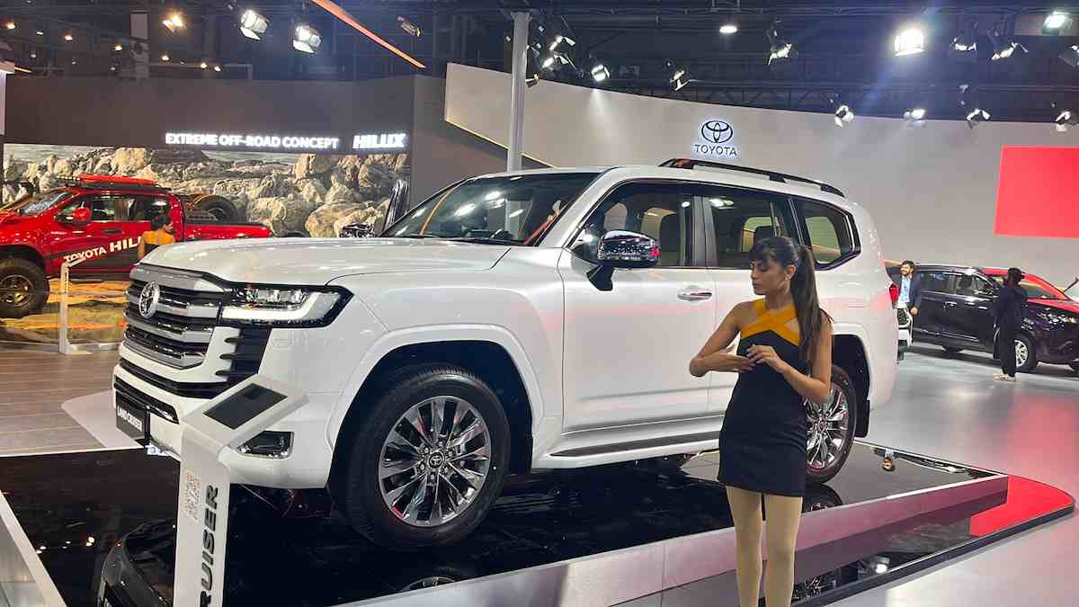 toyota land cruiser at auto expo