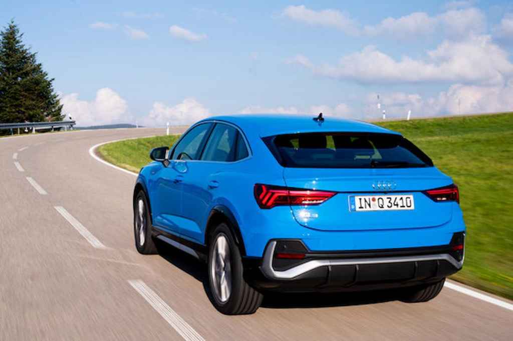 Audi q3 sportback in turbo blue