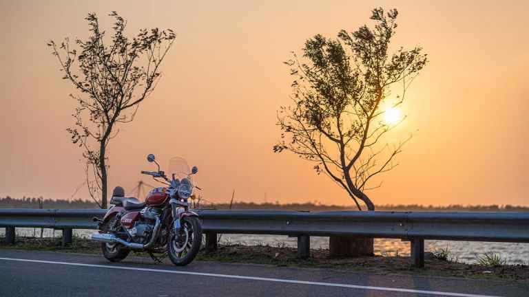 royal-enfield-super-meteor-650-review
