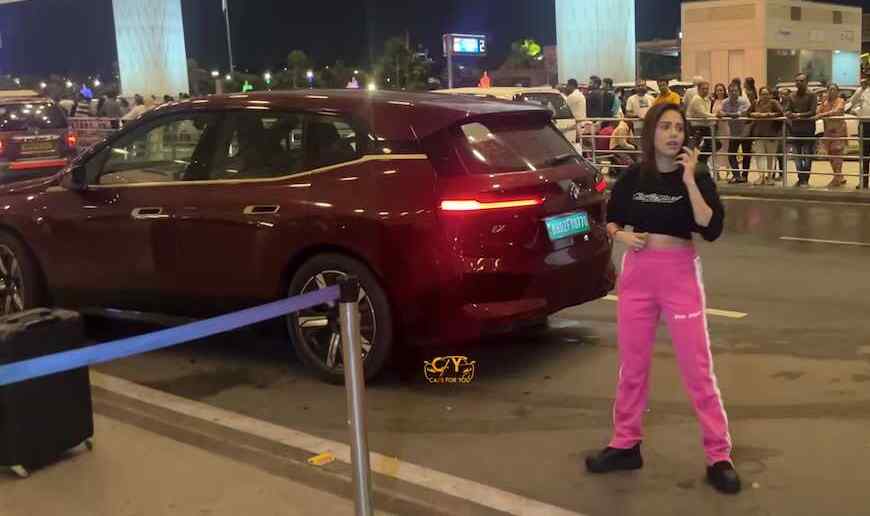 nushratt-bharuccha-bmw-ix-suv-at-airport