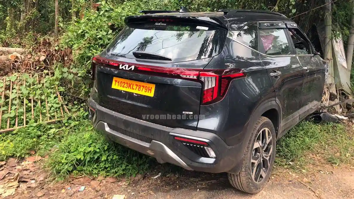 2023 Kia Seltos Facelift Involved In A Crash In Kerala, Occupants Safe 1