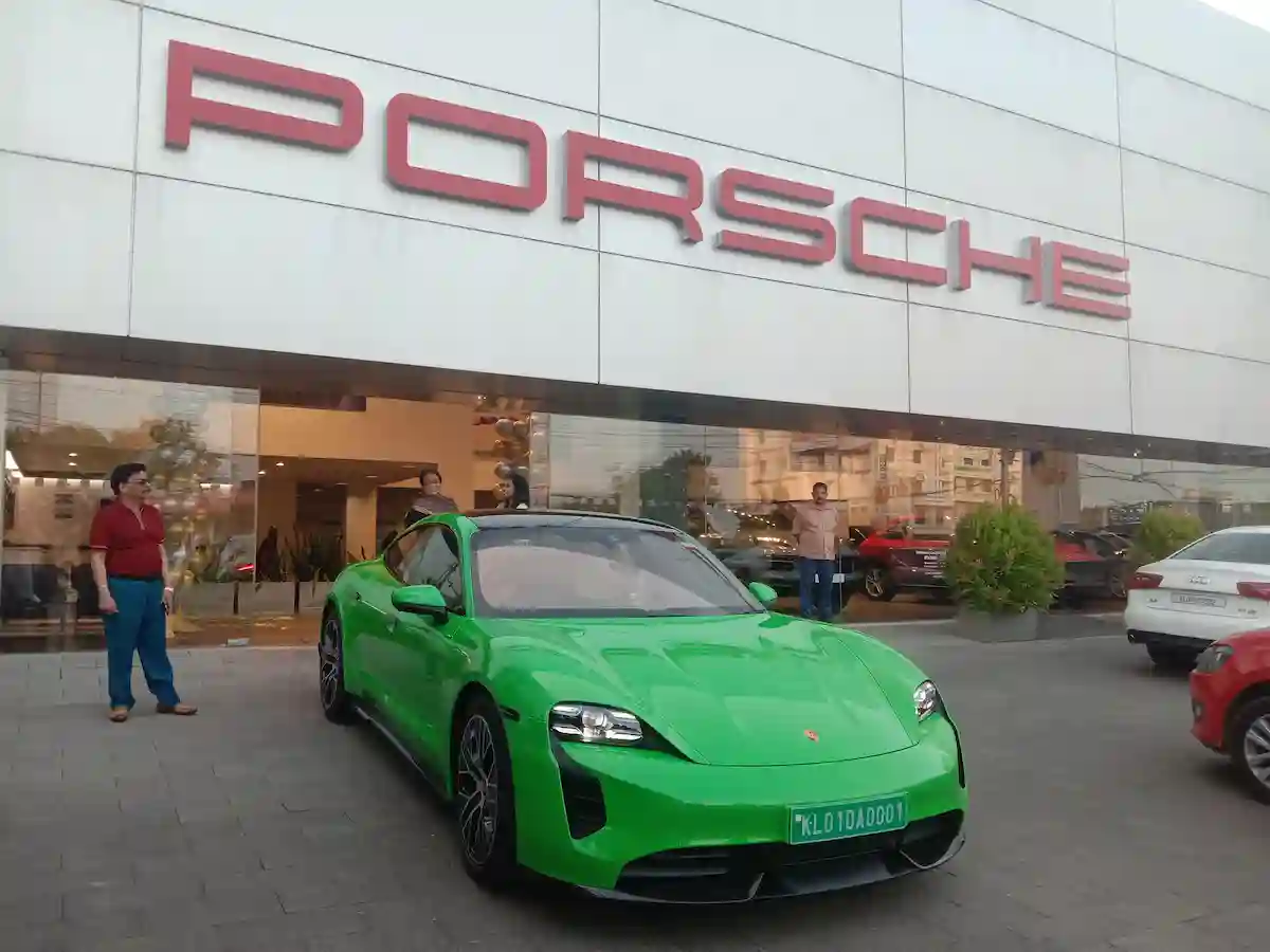 porsche taycan 4s pure green