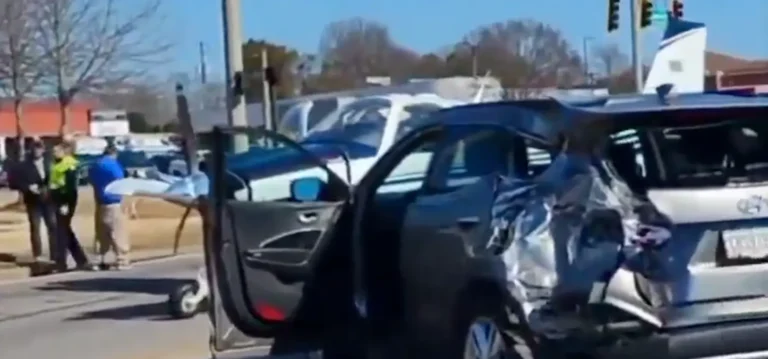 Single-Engine Plane Crashes Into Cars in Gainesville, Georgia