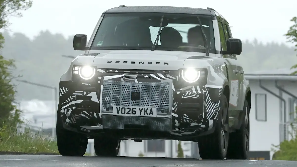 Land Rover Defender Facelift In The Works: Big Updates Coming! 1