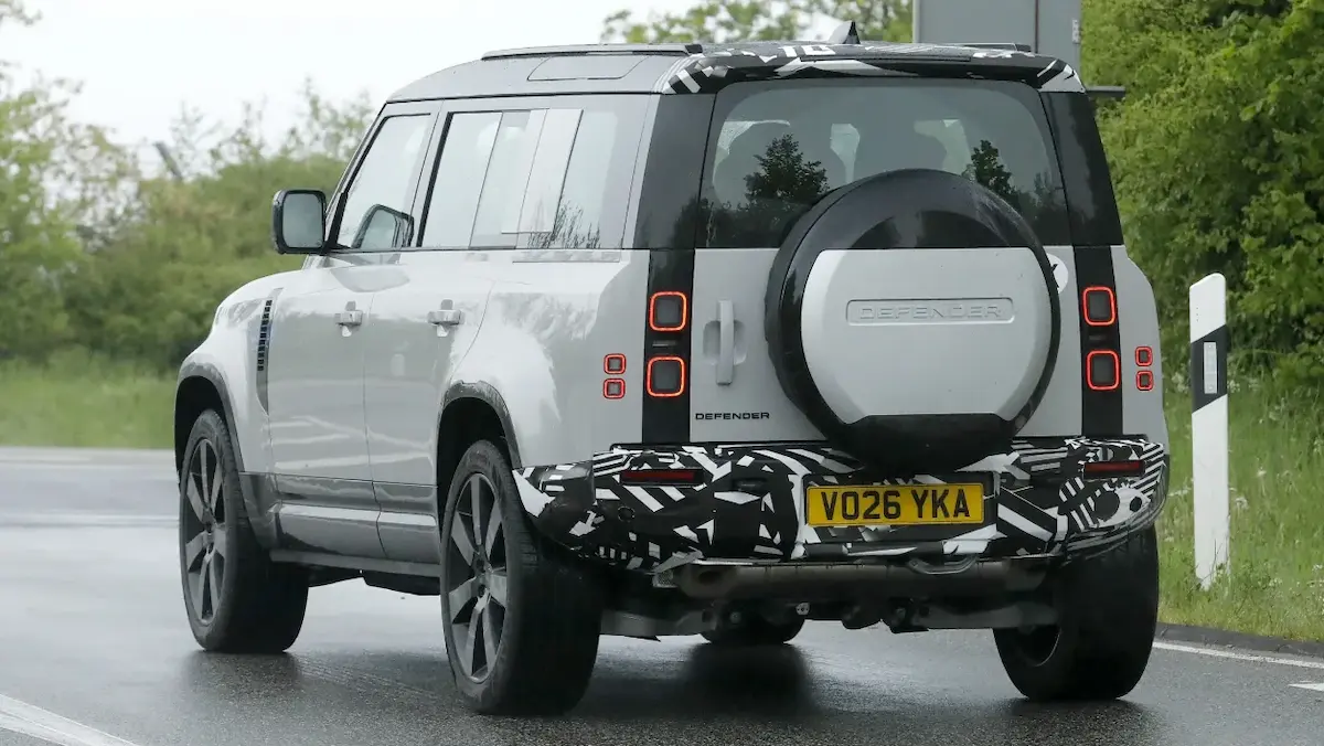 Land Rover Defender Facelift In The Works: Big Updates Coming! 4