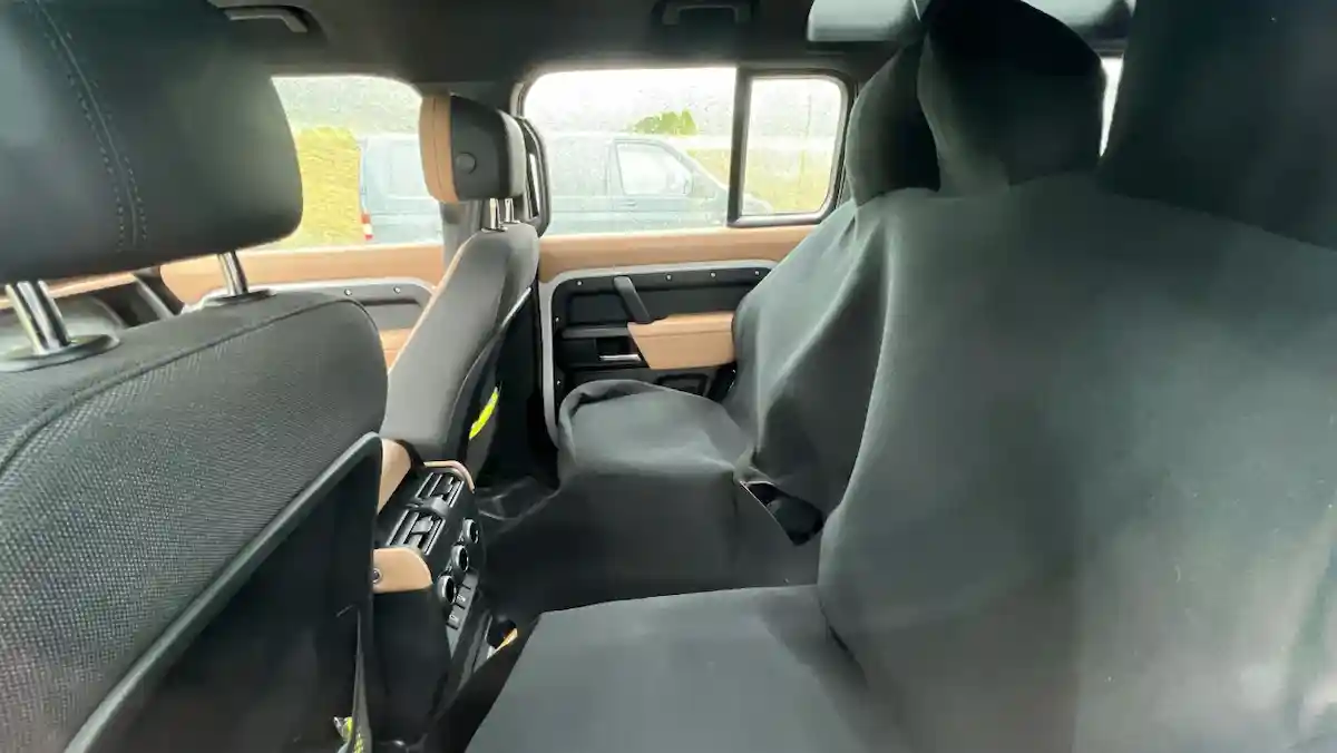 Land Rover Defender Facelift In The Works: Big Updates Coming! 3