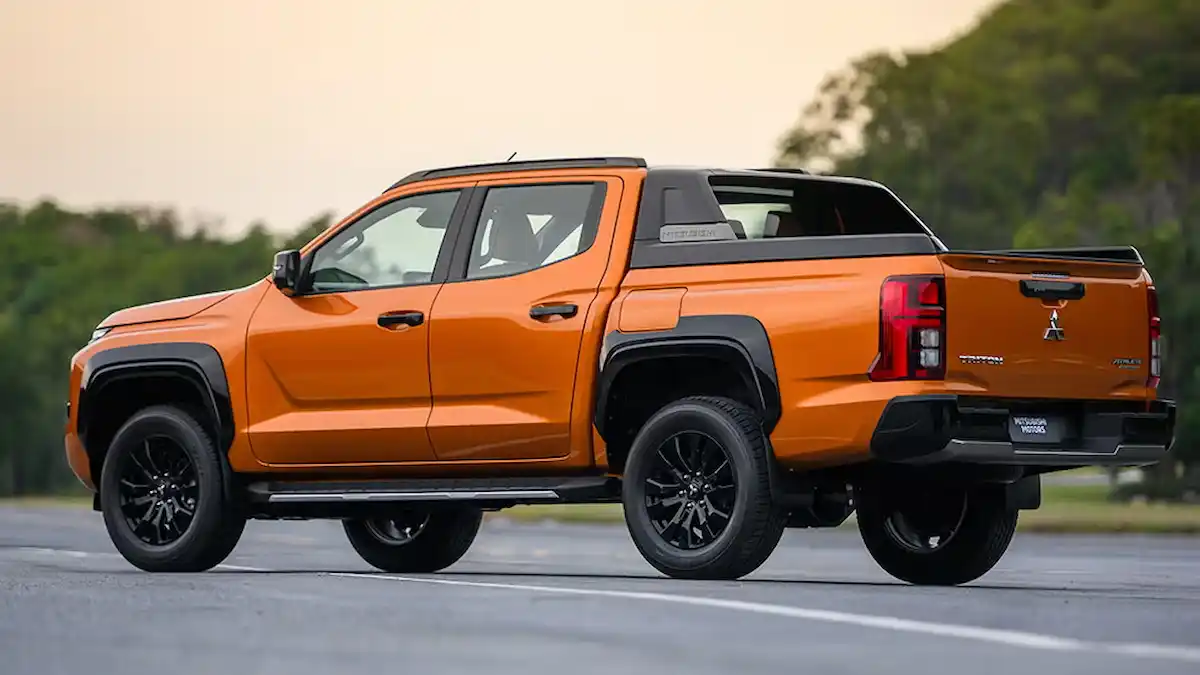 honda mitsubishi pickup truck